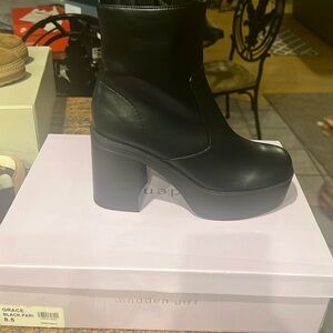 Madden Girl Black boot